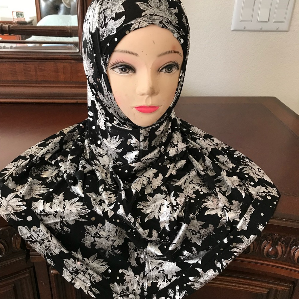 NWOT Hijab black and silver hijab